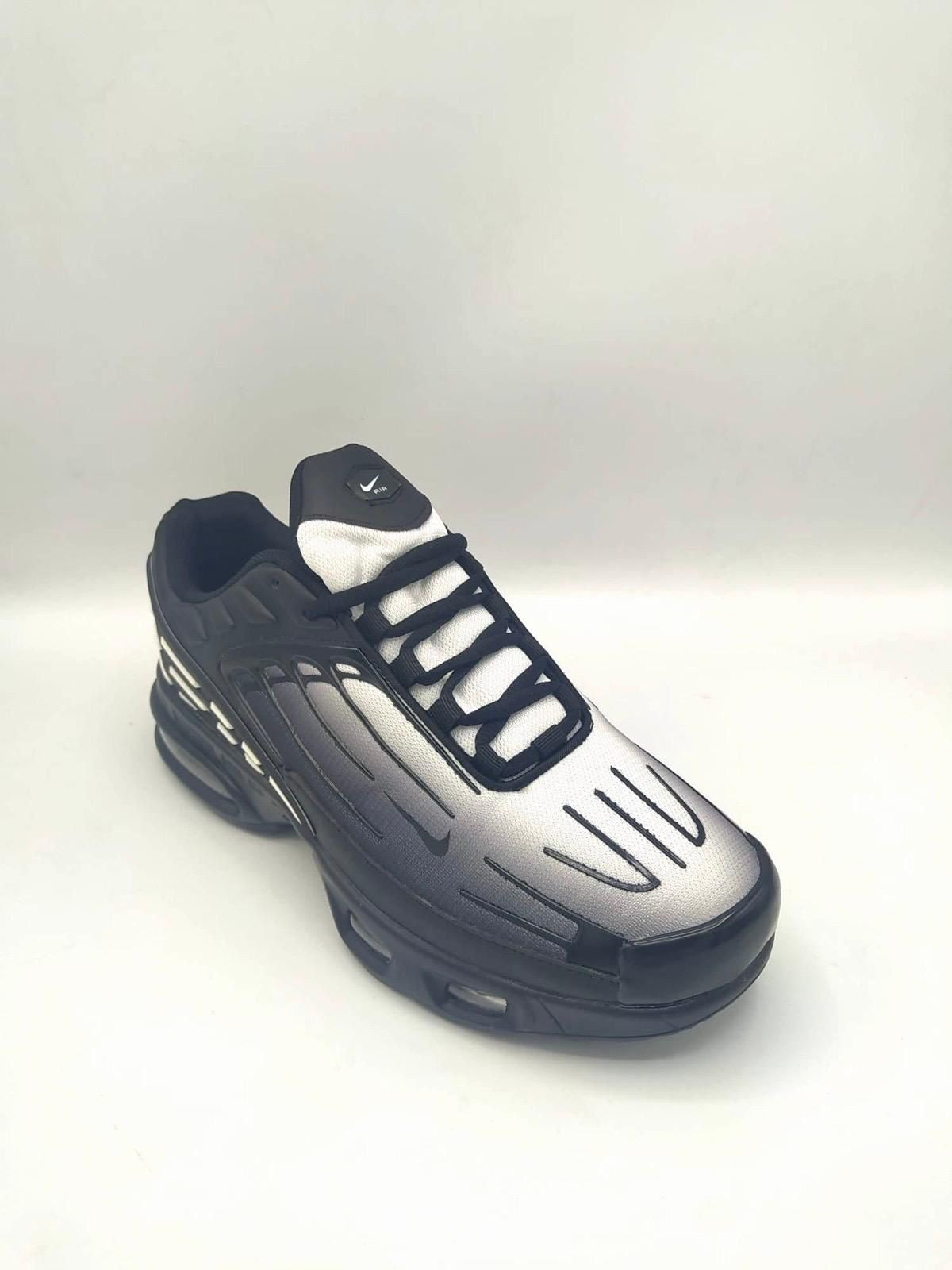 AIR MAX PLUS