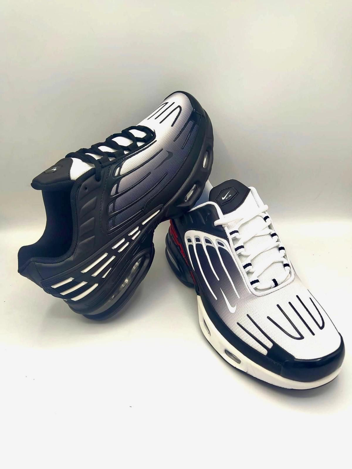 AIR MAX PLUS